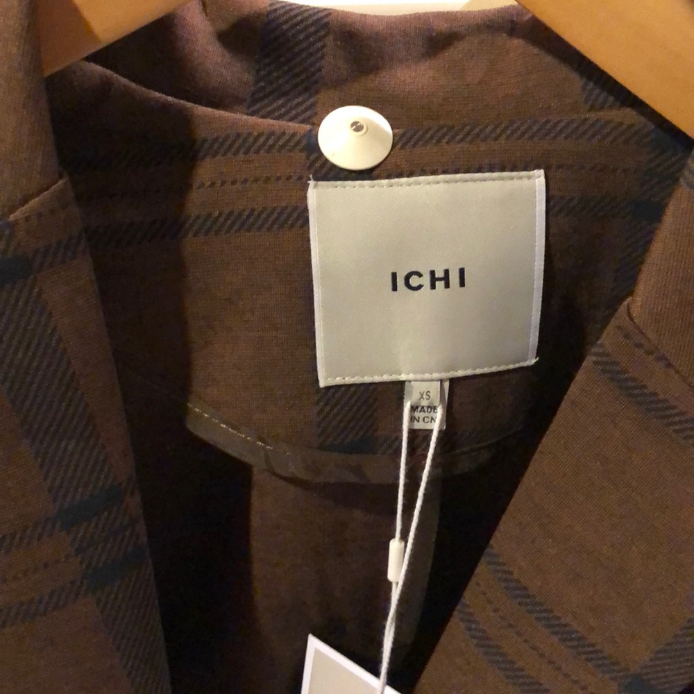 Blazer - Picture 2 of 3